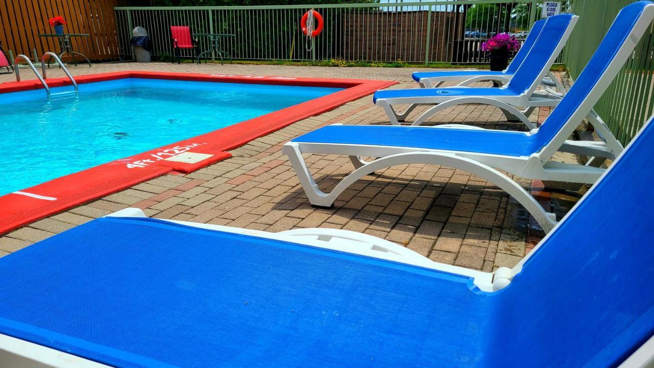 Quality Inn & Suites 1000 Islands Gananoque Εξωτερικό φωτογραφία
