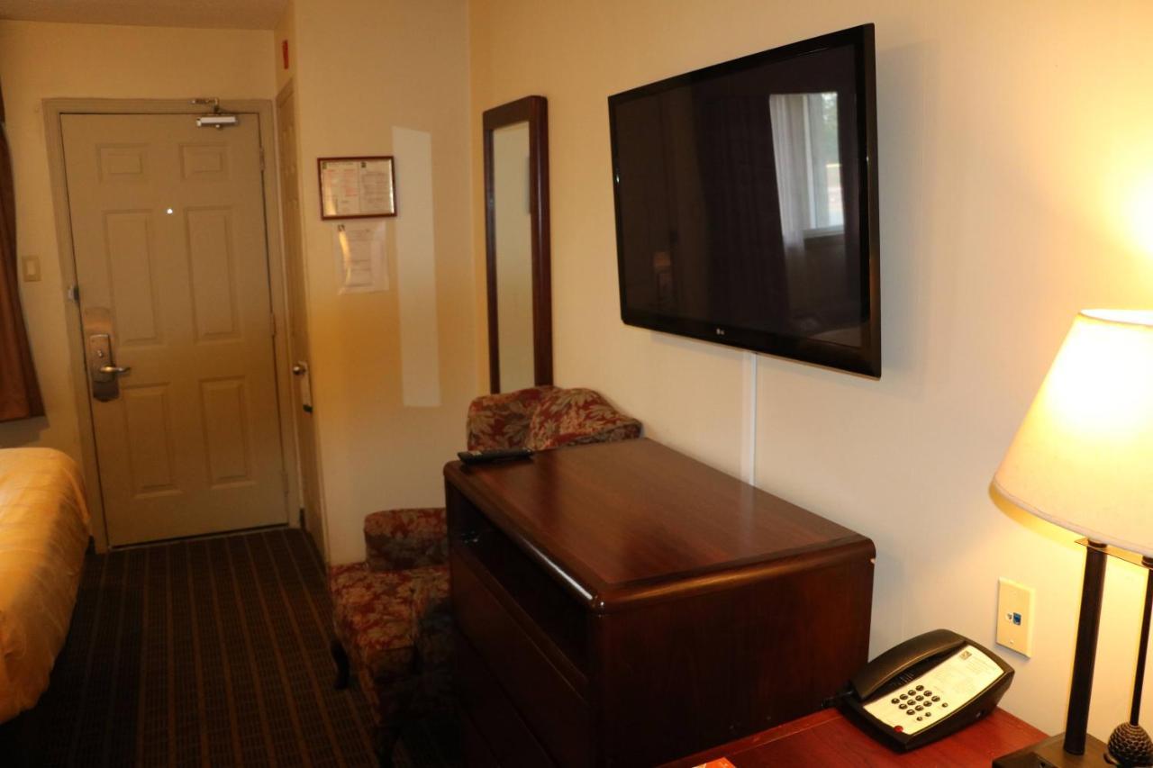 Quality Inn & Suites 1000 Islands Gananoque Εξωτερικό φωτογραφία