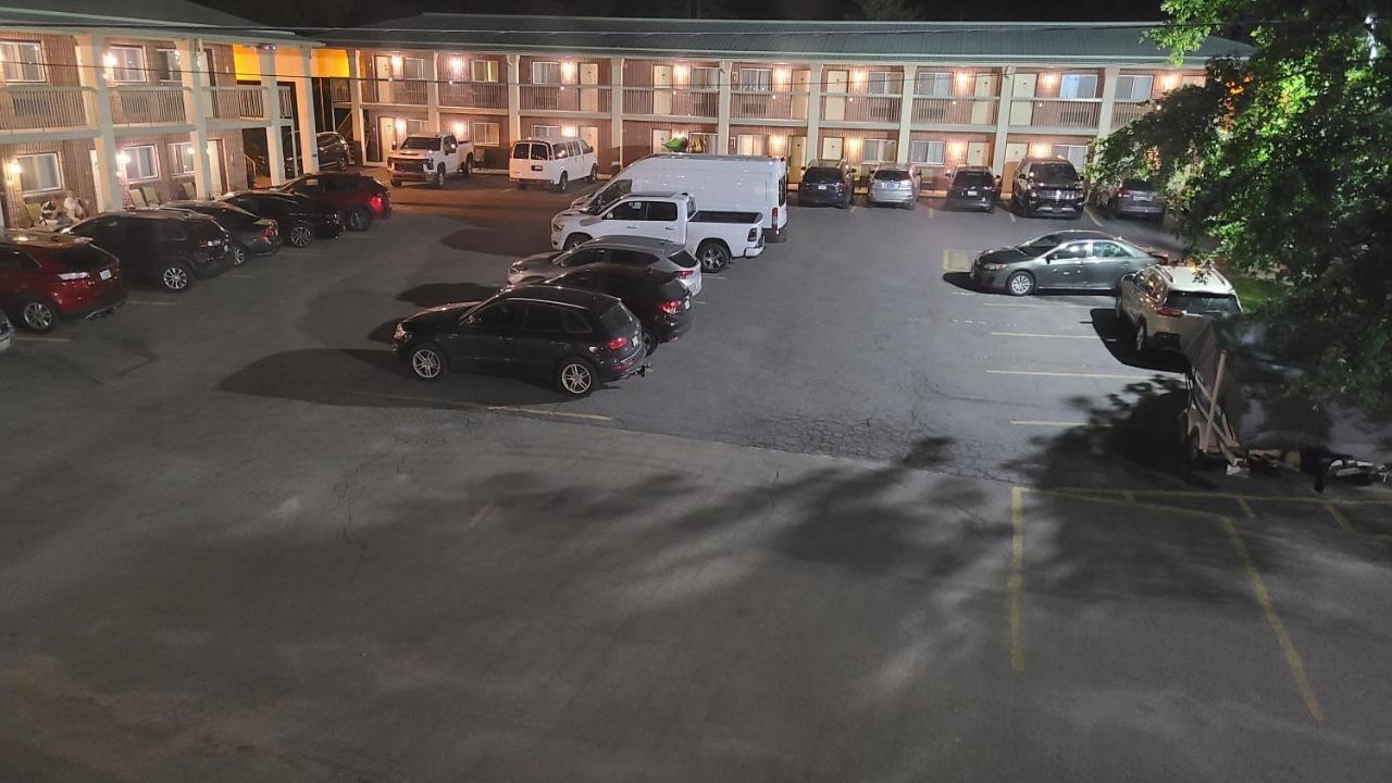 Quality Inn & Suites 1000 Islands Gananoque Εξωτερικό φωτογραφία