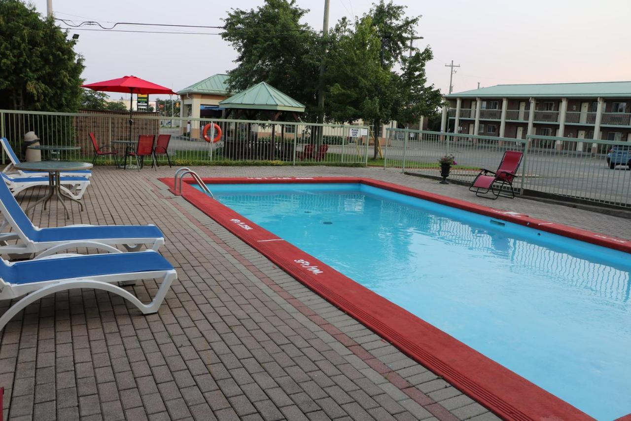 Quality Inn & Suites 1000 Islands Gananoque Εξωτερικό φωτογραφία