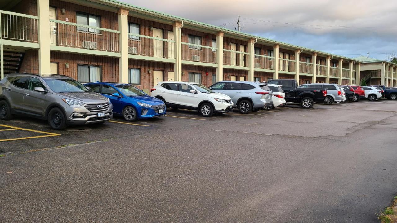 Quality Inn & Suites 1000 Islands Gananoque Εξωτερικό φωτογραφία