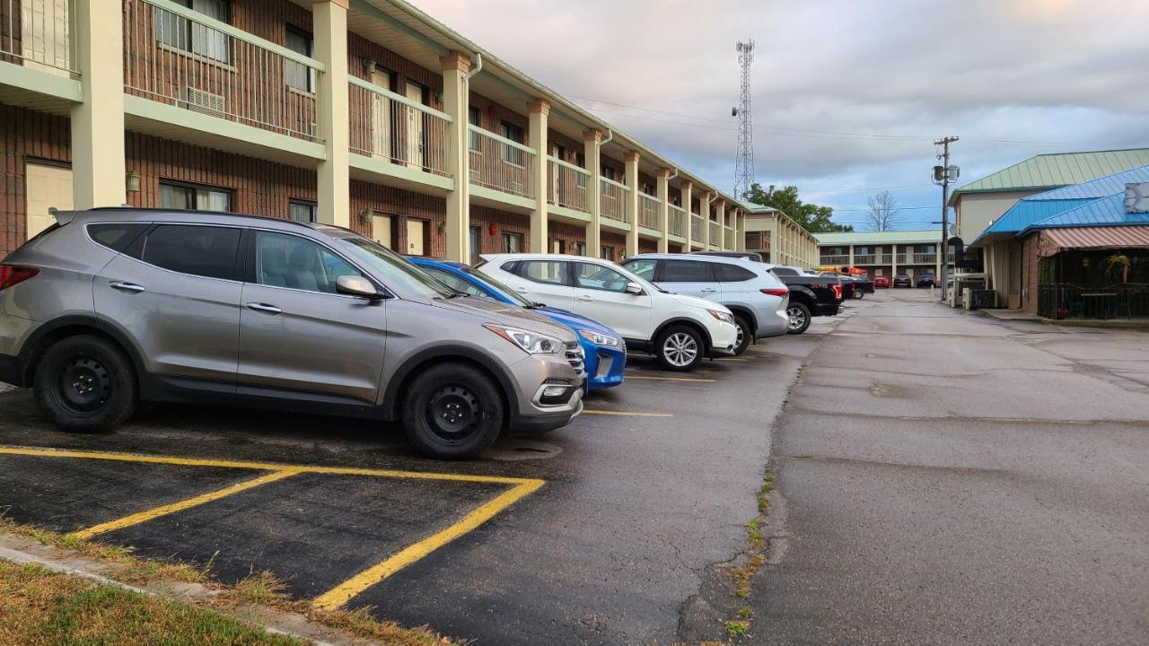 Quality Inn & Suites 1000 Islands Gananoque Εξωτερικό φωτογραφία