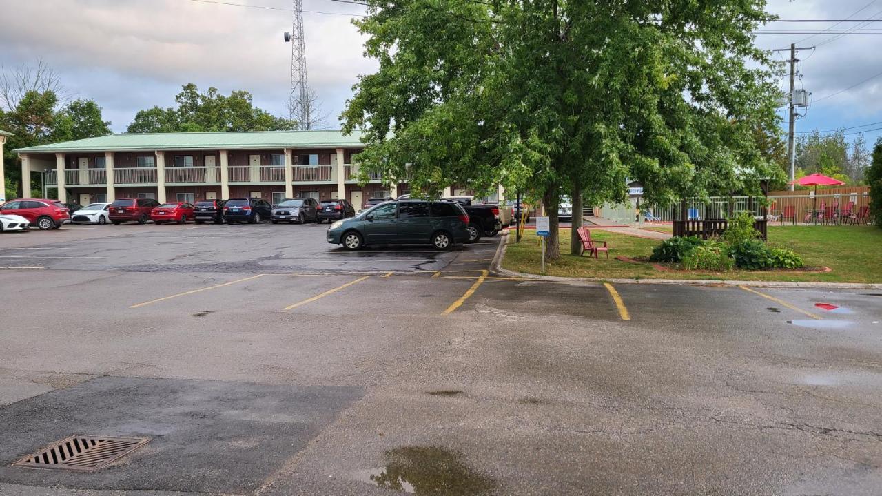 Quality Inn & Suites 1000 Islands Gananoque Εξωτερικό φωτογραφία