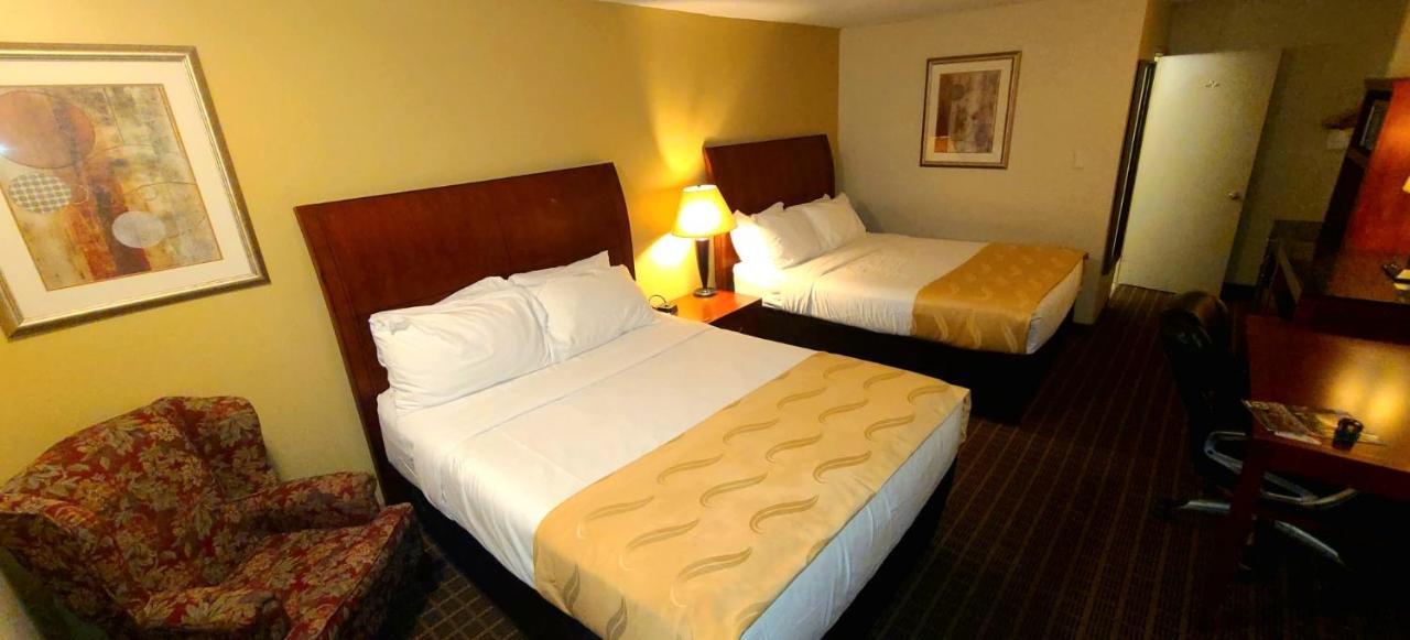 Quality Inn & Suites 1000 Islands Gananoque Εξωτερικό φωτογραφία