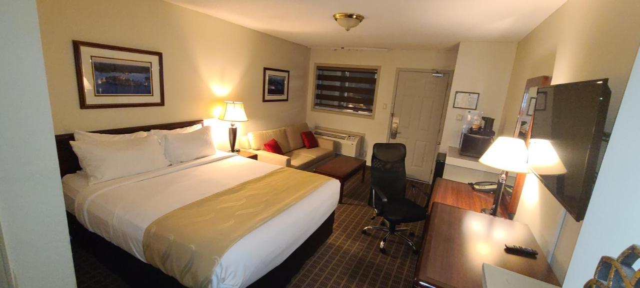 Quality Inn & Suites 1000 Islands Gananoque Εξωτερικό φωτογραφία
