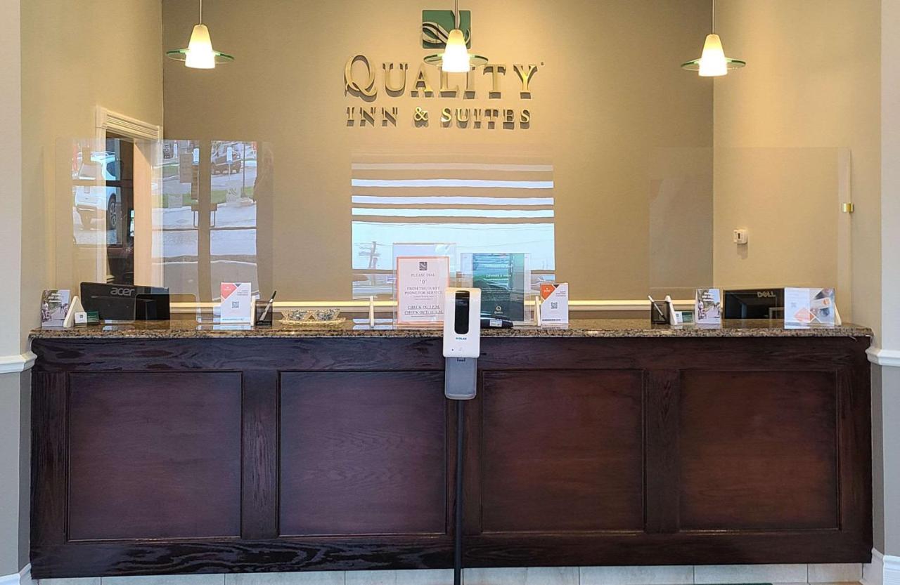 Quality Inn & Suites 1000 Islands Gananoque Εξωτερικό φωτογραφία