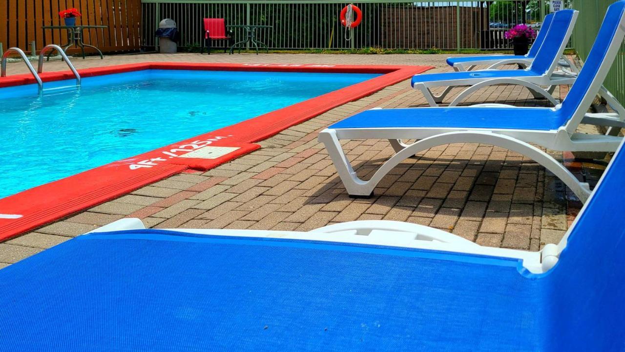 Quality Inn & Suites 1000 Islands Gananoque Εξωτερικό φωτογραφία