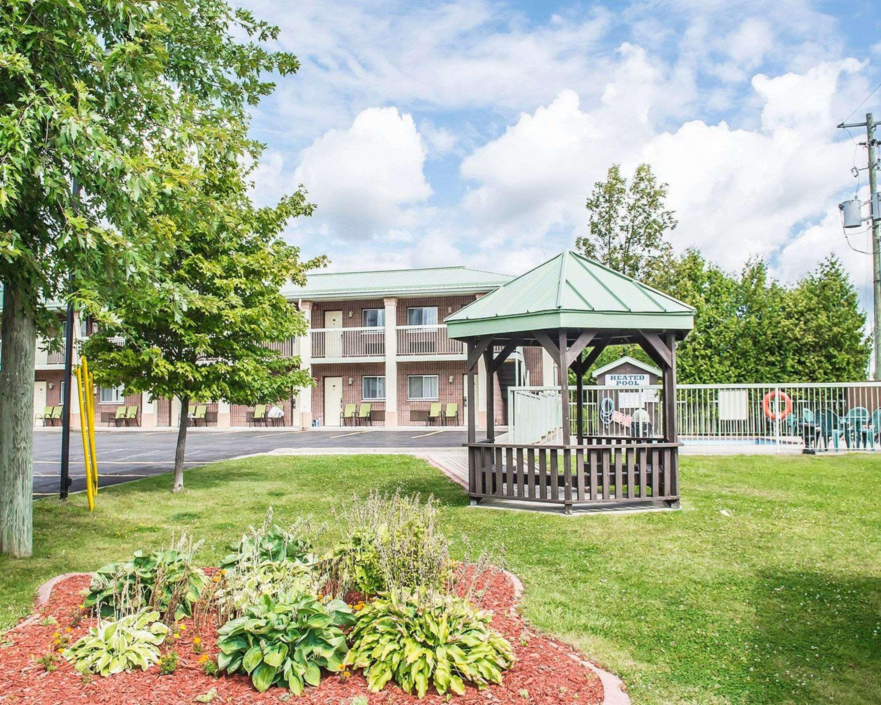 Quality Inn & Suites 1000 Islands Gananoque Εξωτερικό φωτογραφία