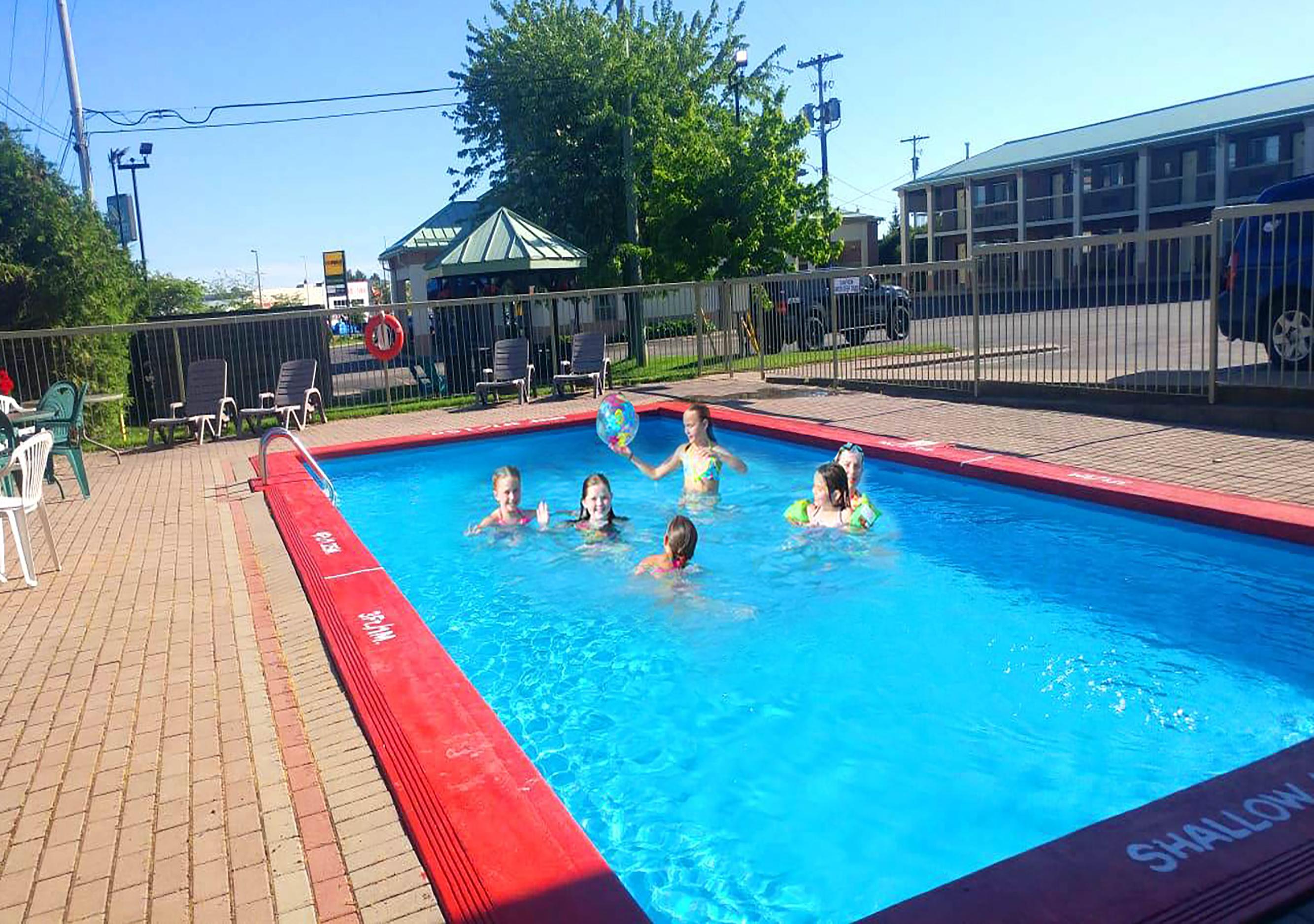Quality Inn & Suites 1000 Islands Gananoque Εξωτερικό φωτογραφία