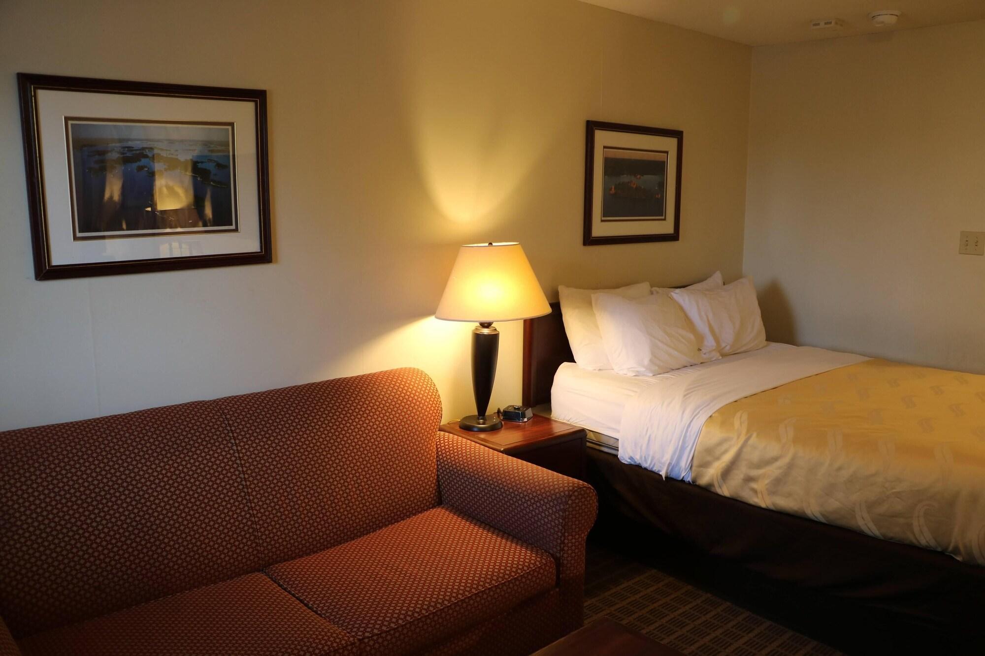 Quality Inn & Suites 1000 Islands Gananoque Εξωτερικό φωτογραφία